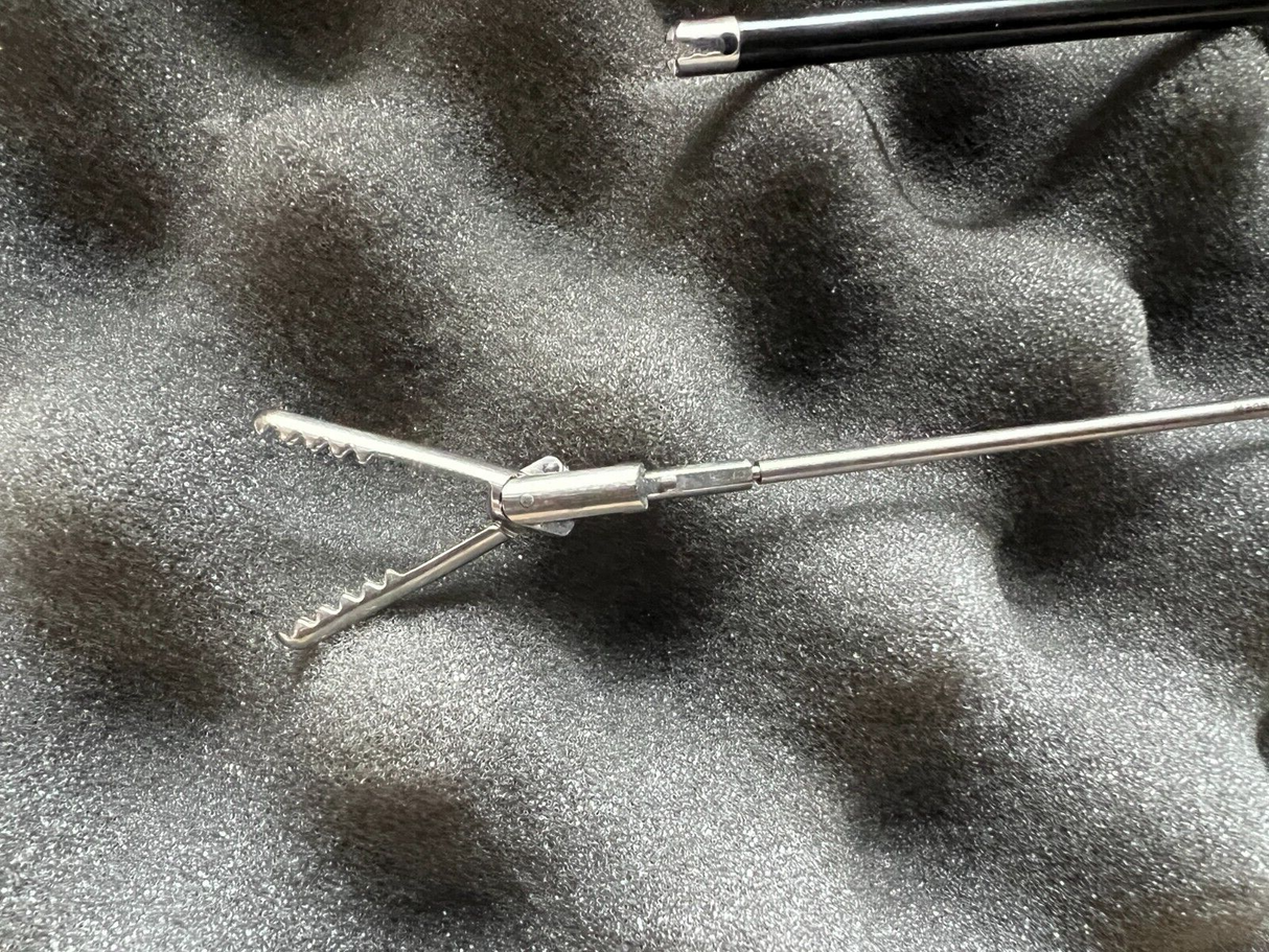 Stryker 250-080-233 Monopolar Handle w/250-080-312 Fenestrated Schertl 5mmx33cm